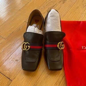 Black leather Gucci mid heel pum size 9